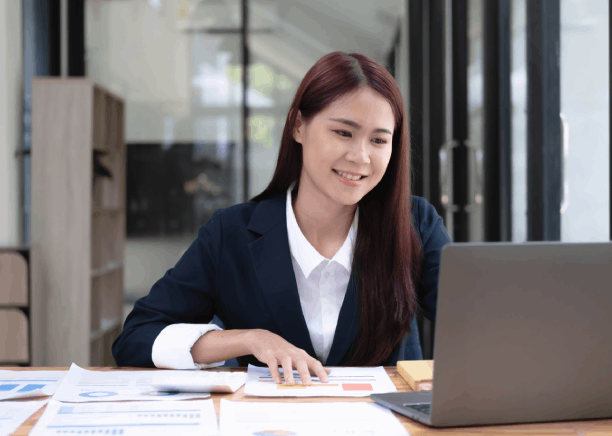 A professional translator assisting clients in Upper St. Clair with language services, ensuring clear communication.