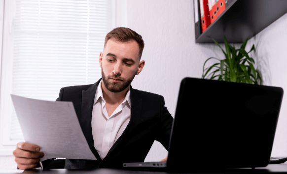 Translator assisting healthcare providers with Medical translation services in Pittsburgh for enhanced patient care.